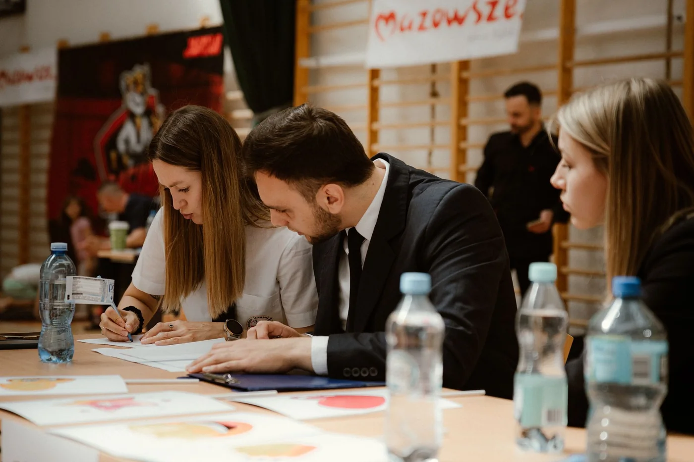 Sędziowie oceniają konkurencje techniczne