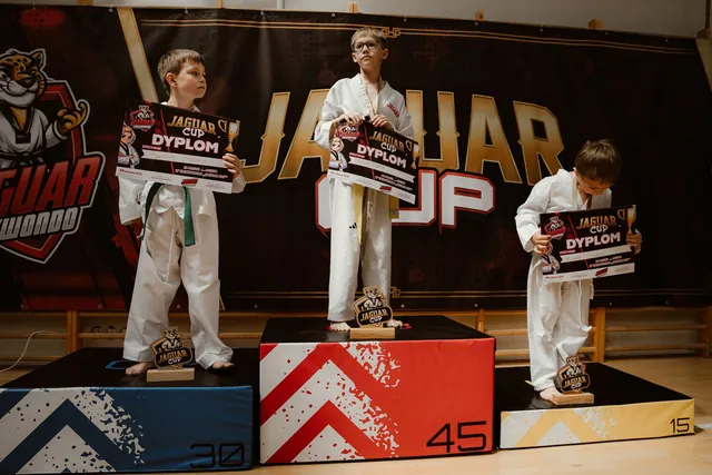 Zwycięzcy na podium Jaguar Cup