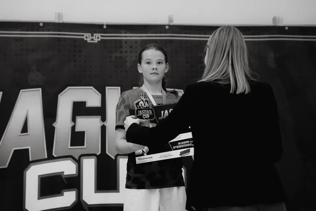 Dekoracja zawodniczki Jaguar Cup
